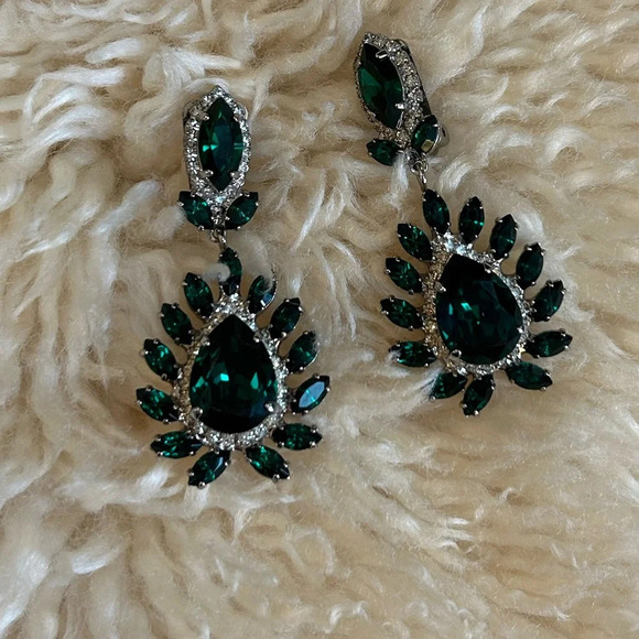 Green gemstone  clip on earrings - Picture 3 of 7